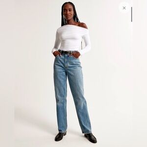 NWT Abercrombie and Fitch Ultra High Rise 90s Straight Jean Size 28